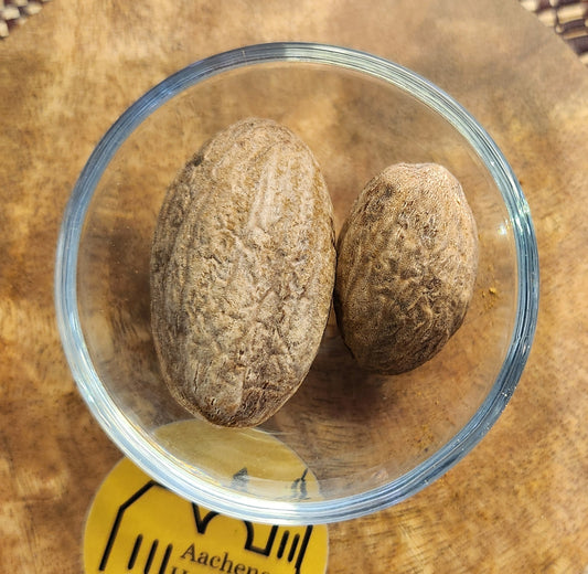 Muskatnuss geschält